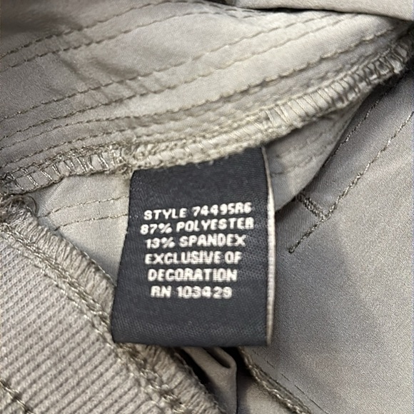 NWT Women’s Khaki’s & Co. Polyester & Spandex Elastic Waist Cargo Pants Size 6 - Picture 10 of 10